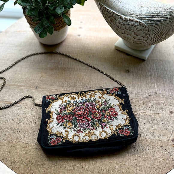 Handbags - Vintage 1970’s Tapestry Crossbody bag with chain. 9”X 6”